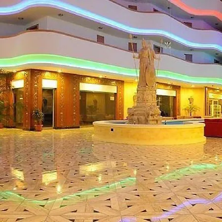 Azura Park -- шикарное место для вас -- вид на море, на бассейн, горный воздух и свой пляж - забронируйте сейчас אלאניה