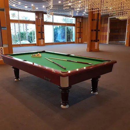 Azura Park -- шикарное место для вас -- вид на море, на бассейн, горный воздух и свой пляж - забронируйте сейчас אלאניה